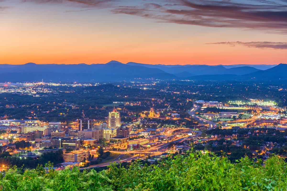 Roanoke, Virginia: Blue Ridge Haze and Brick-Lined Streets