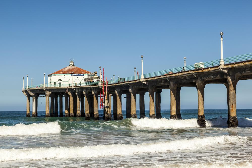 Walk along the pier and enjoy lively beachside dining. 