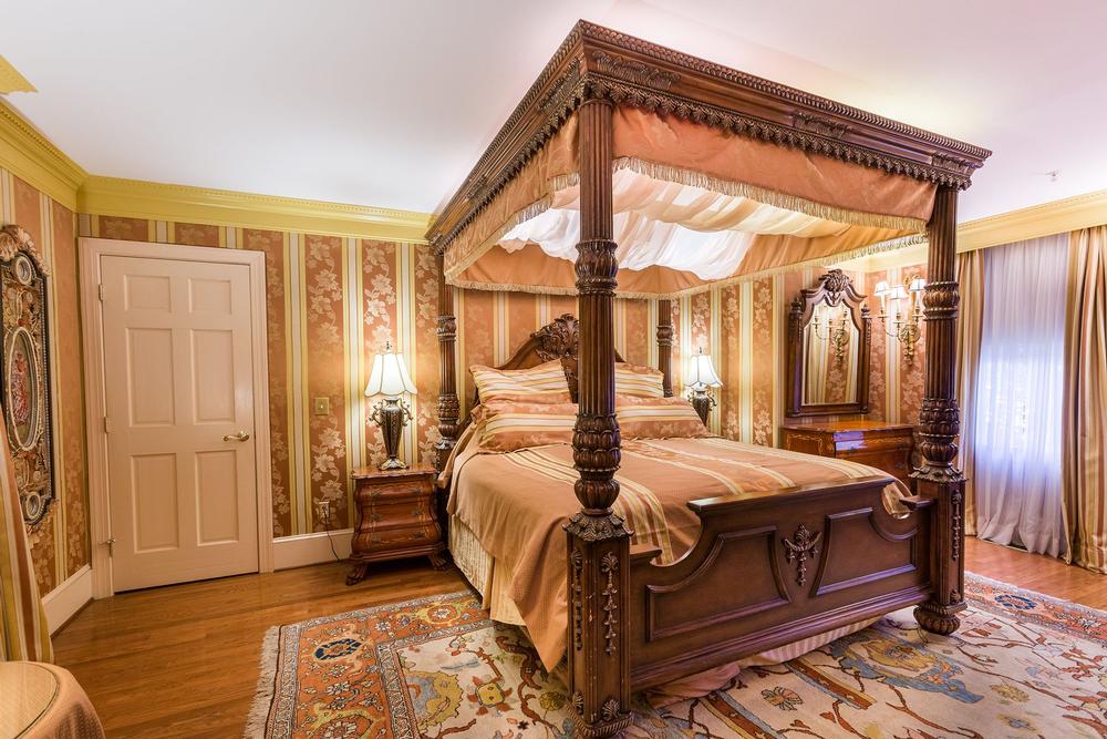 Sleep Surrounded by Charm at the 1840’s Carrolton Inn