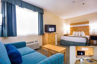 Comfort Suites Seven Mile Beach and Resort