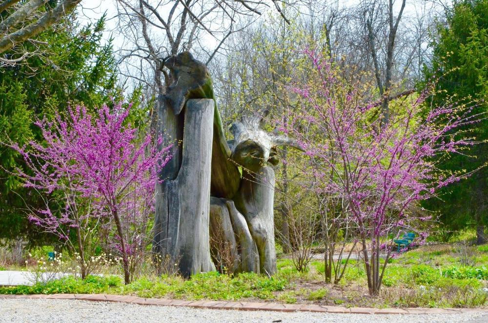 Admire outdoor sculptures and walk peaceful trails on a quick outing.