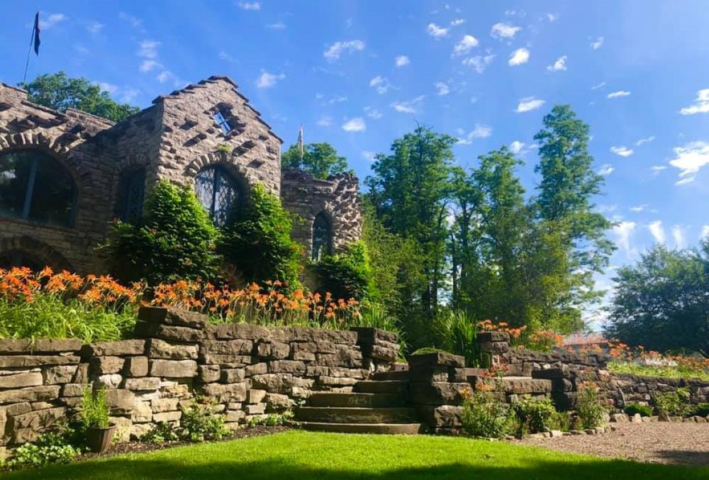 Dine With Ghosts: Experience Food and Legends at Beardslee Castle