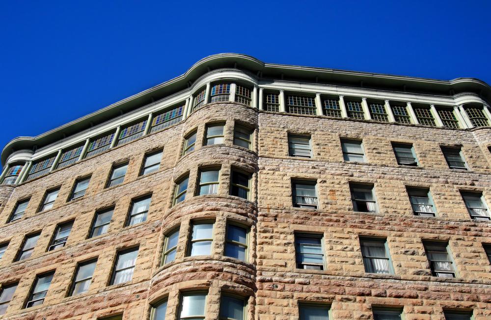 Stroll Victorian streets and explore unusual shops on a charming couples retreat.