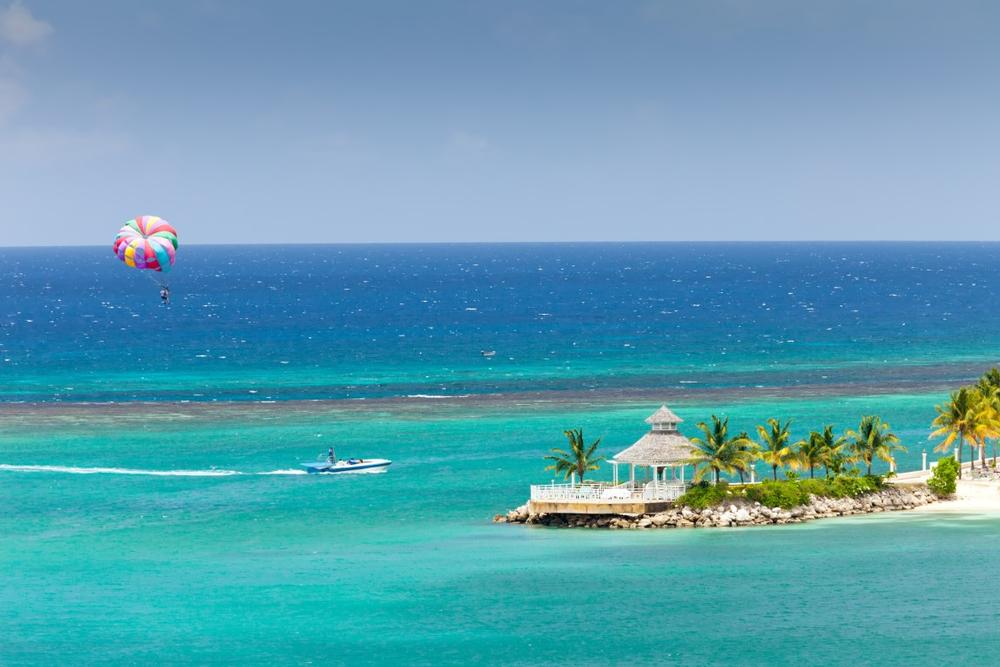 https://stock.adobe.com/gr_en/images/parasailing-in-jamaica/44794134