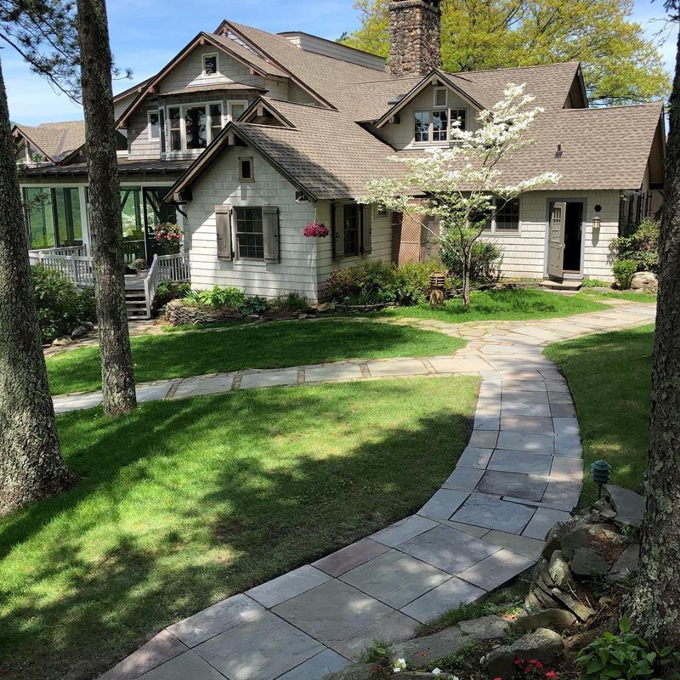 Exchange Vows with Catskills Views at Onteora Mountain House