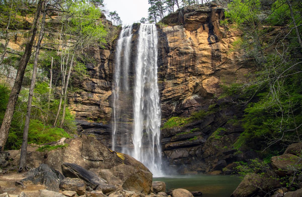 Admire cascading falls and picnic together on a dreamy romantic getaway.