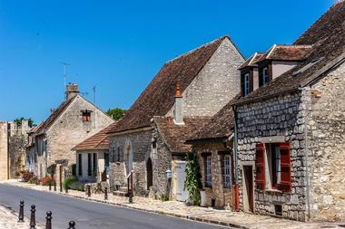 Provins (1 hour and 15 minutes)