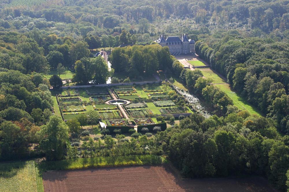 Discover exquisite gardens or tour an elegant 17th-century estate.
