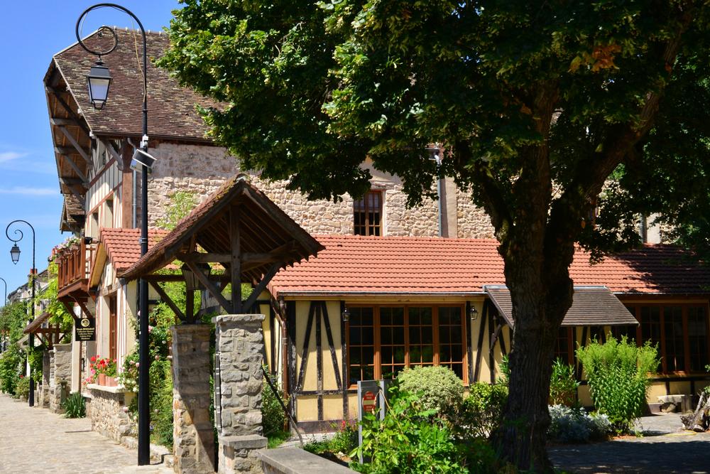 Stroll through the historic artists’ village or visit charming local galleries.