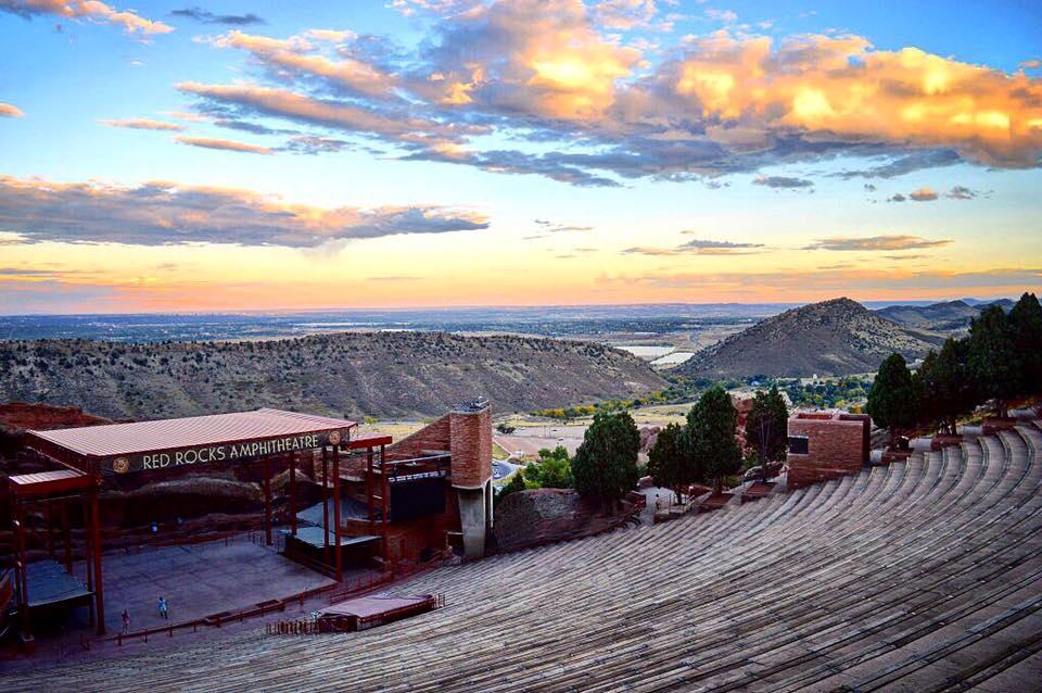 Explore stunning rock formations and catch a show on a fun weekend trip.