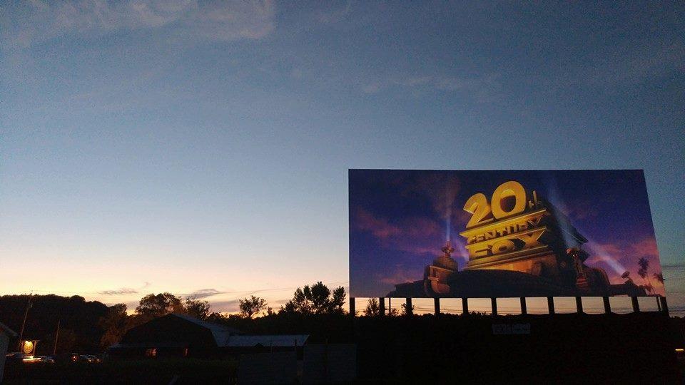 Park, Snack, and Relax at Ozoner 29 Drive-in