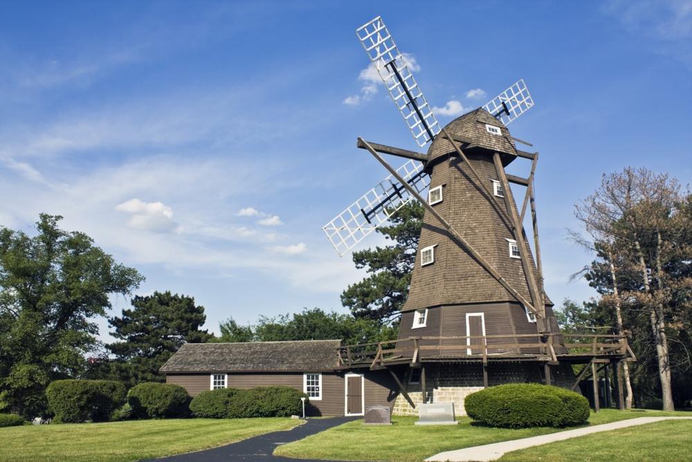 Visit art galleries and parks in Elmhurst