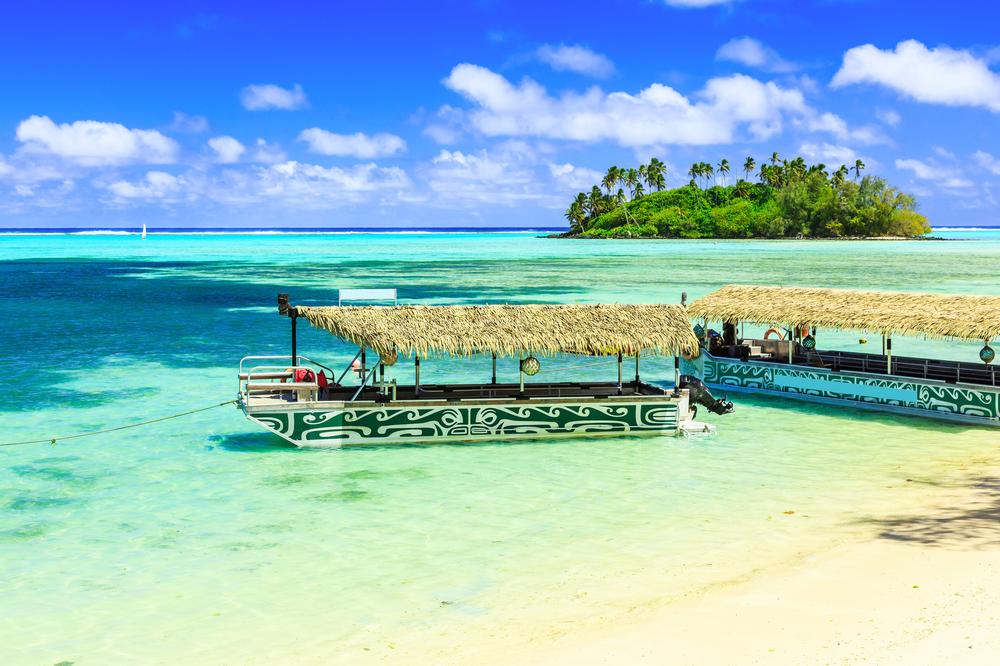 Relax on white-sand beaches and enjoy an easy tropical couples getaway.