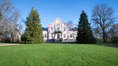 Padaste Manor