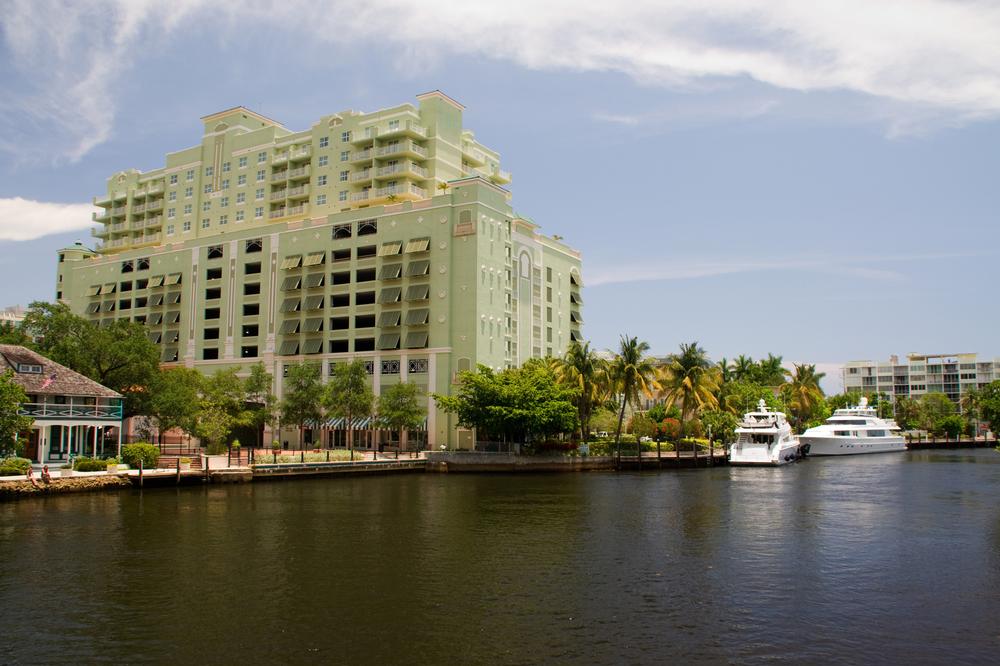 If You Crave Classic Riverside Views, Check In to the Riverside Hotel