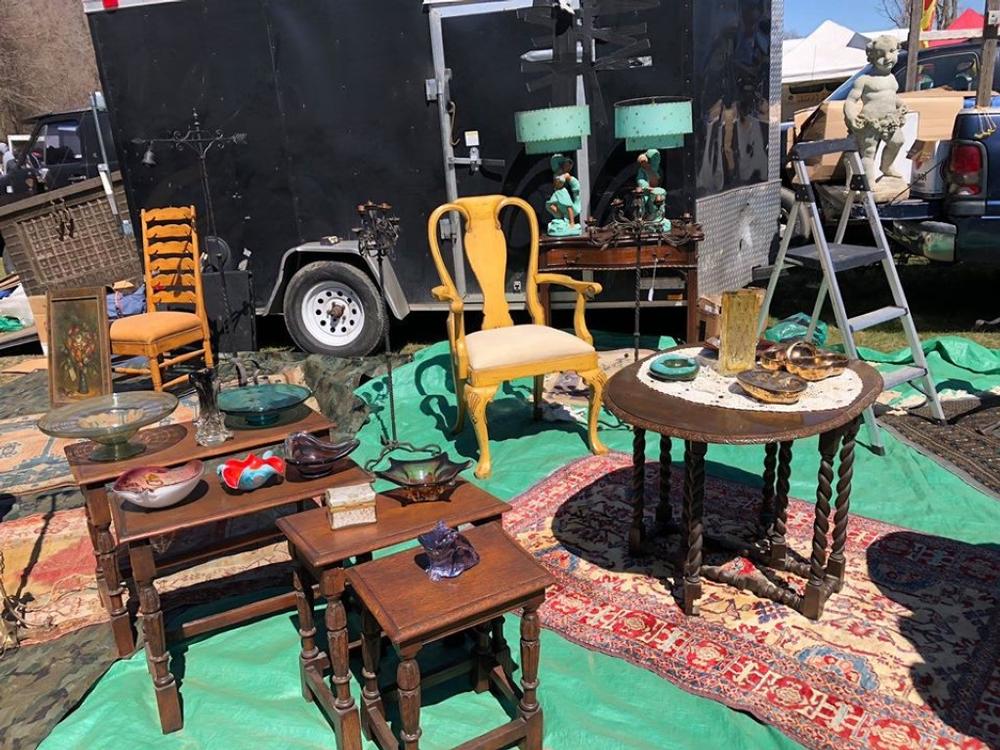 Hunt Vintage Treasures at the Legendary Elephant’s Trunk Country Flea Market