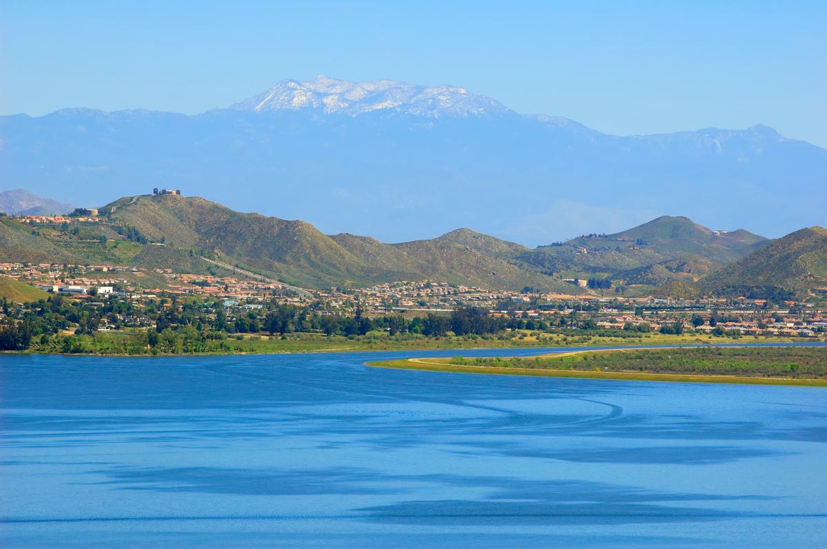 Lake Elsinore, California: Waterside Wanders & Wildflower Trails