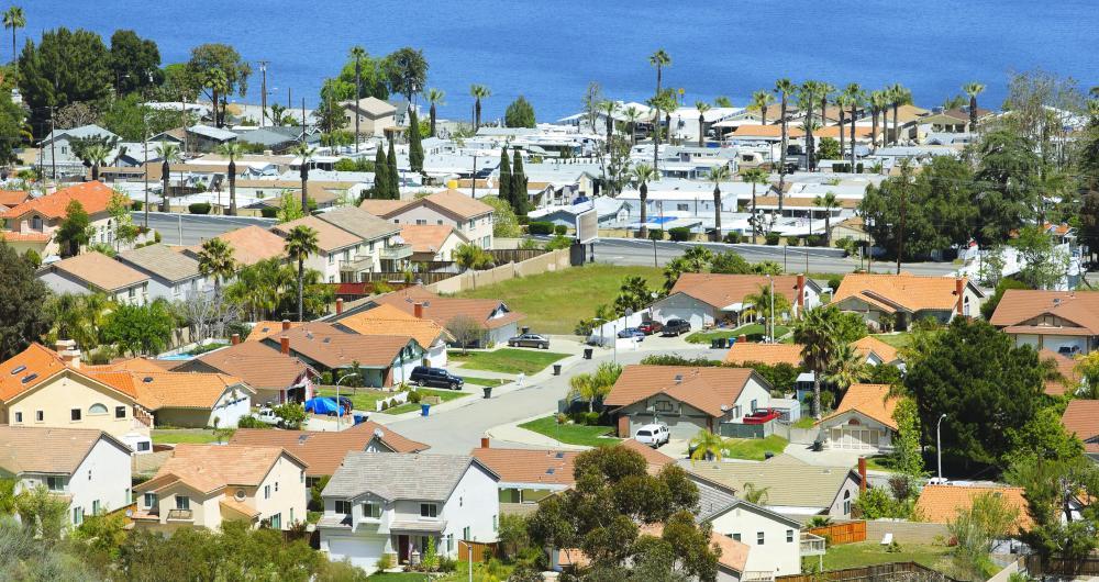 Lake Elsinore, California: Waterside Wanders & Wildflower Trails