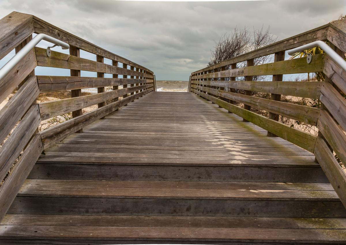 Explore beachside paths and enjoy picnic stuff on an affordable outing.