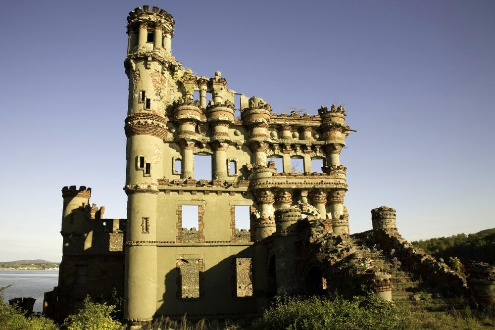 Admire scenic Hudson River views or explore the ruins of a historic fortress.