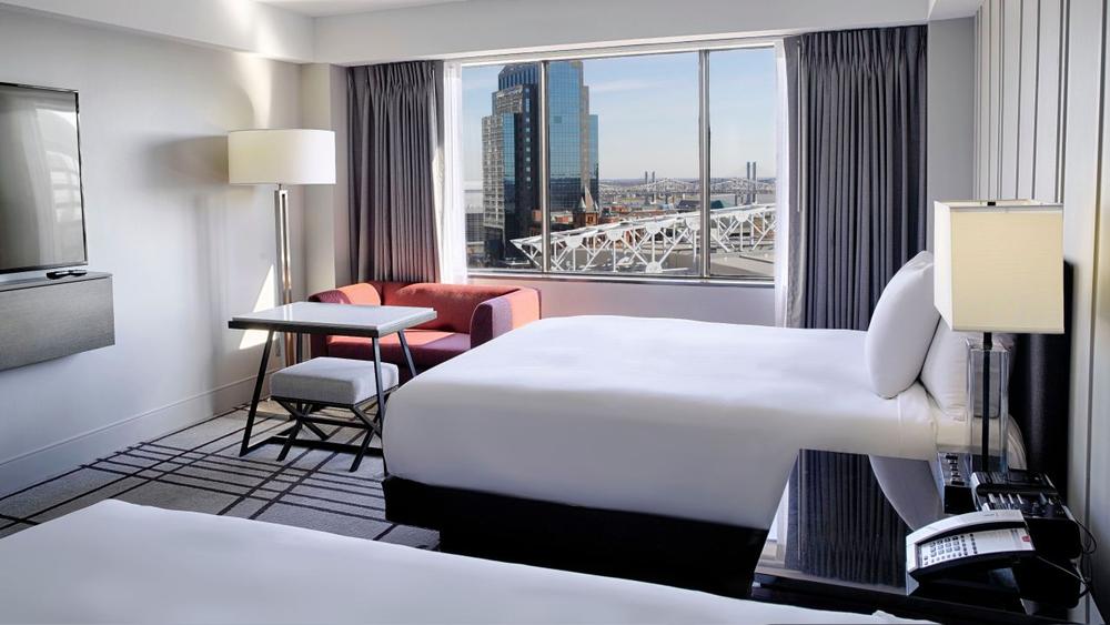 Stay Central and Sleek at Hyatt Regency Louisville