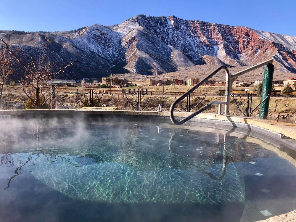 Unwind in hillside pools and admire scenic river views on a cozy trip.