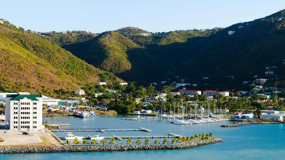 Sail between islands and enjoy scenic beach bars on a couples-friendly sailing trip.