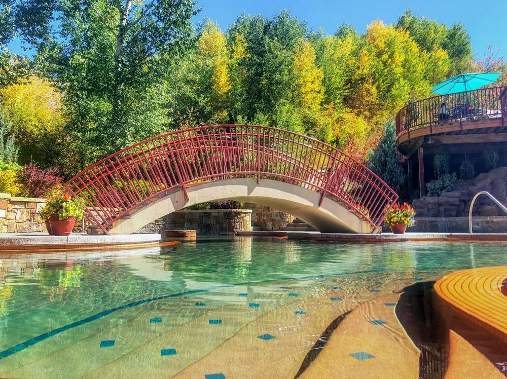 Explore hot springs and enjoy exciting activities for the whole family in this scenic town.