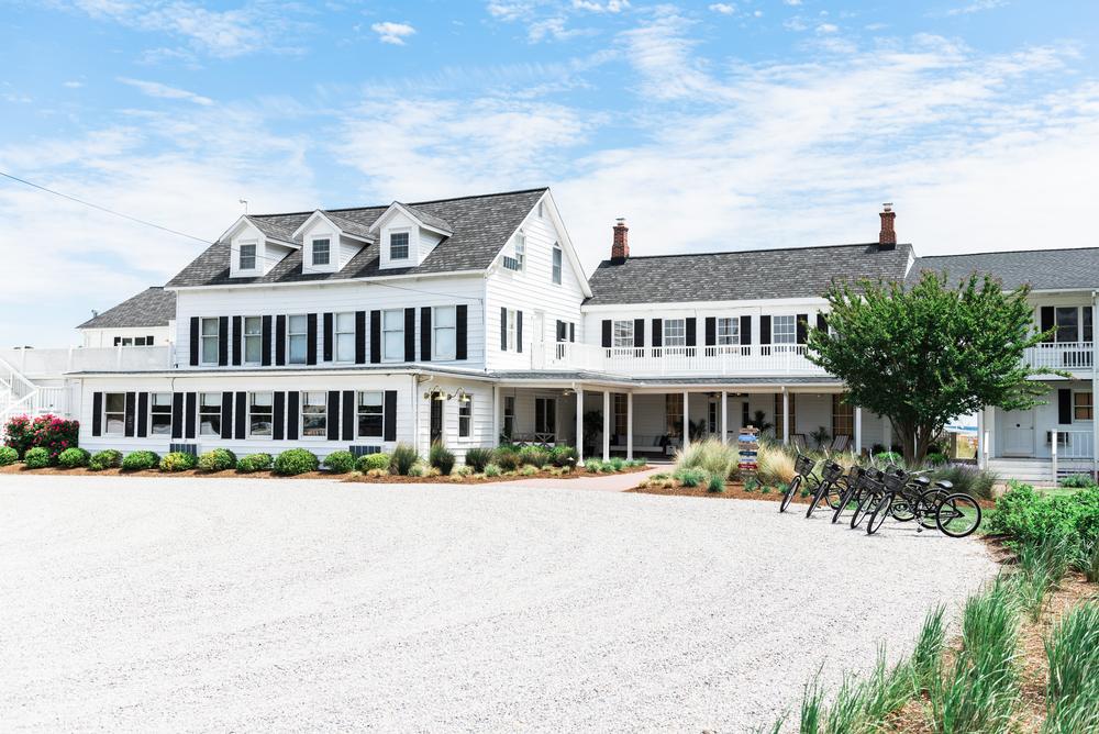 Relax by the bay and explore island charm on a romantic spring getaway.