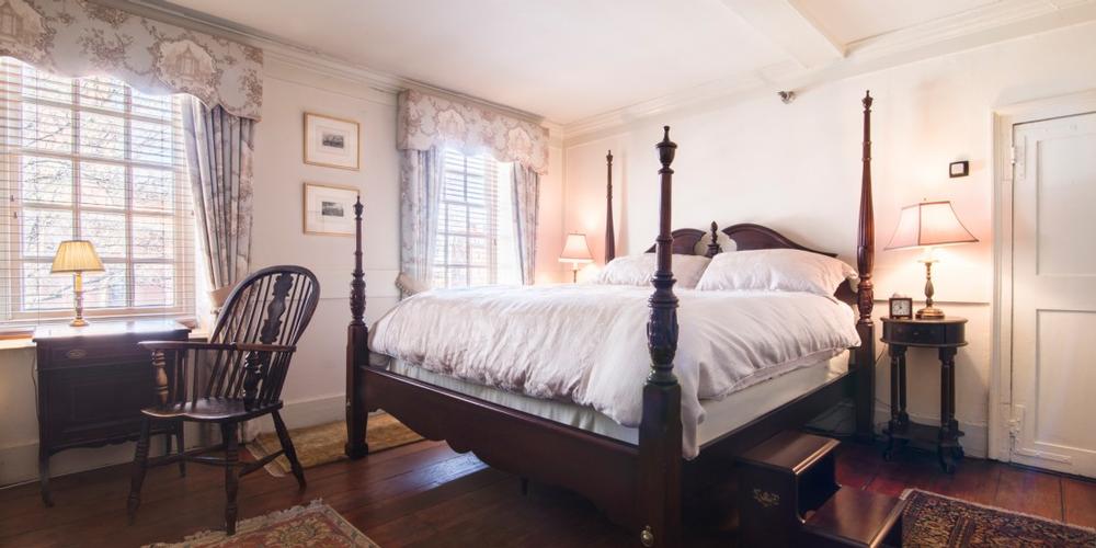 Visit colonial rooms and enjoy tea service on a quick, unusual trip.