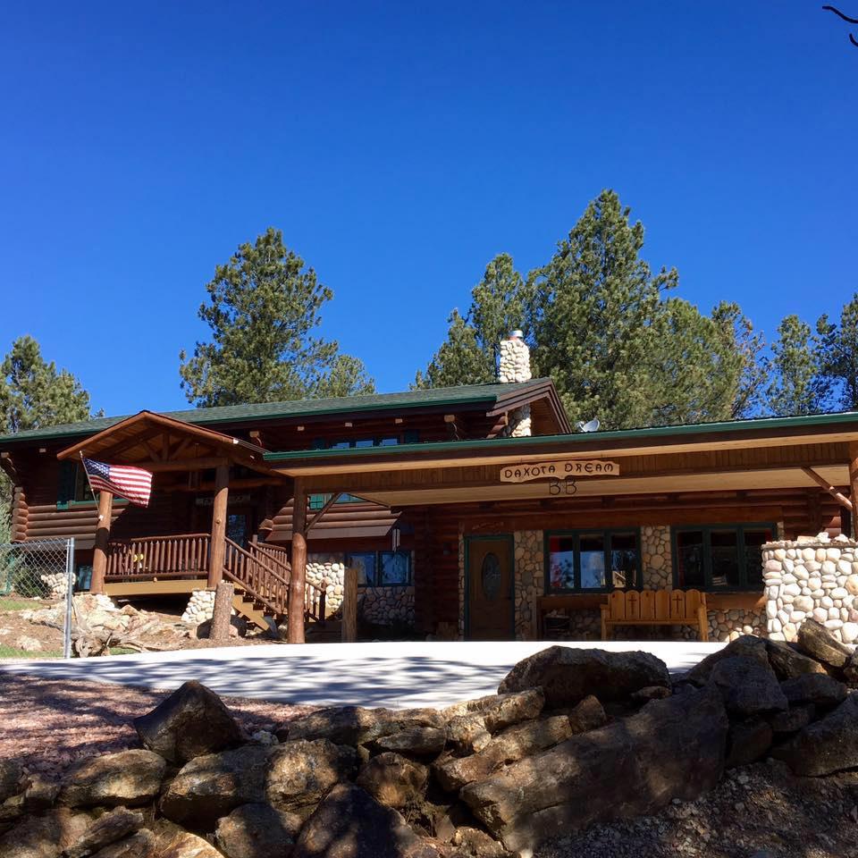 Experience cozy charm and explore nearby scenic attractions.