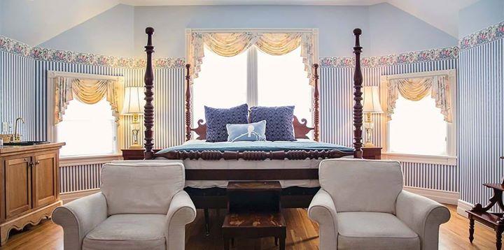 Stroll charming streets and enjoy Southern hospitality on an easy retirement trip.