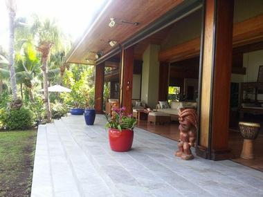 Kona, Hawaii Wedding Venues: Hokukano Bayhouse