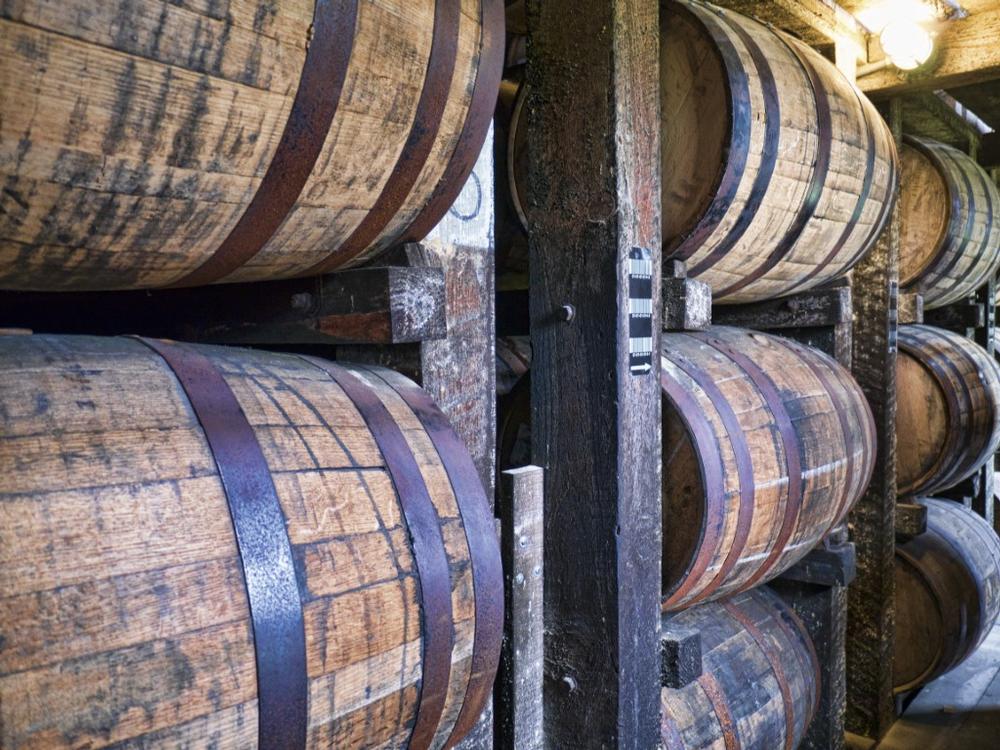 Discover historic bourbon distilleries or stroll through picturesque small-town squares.