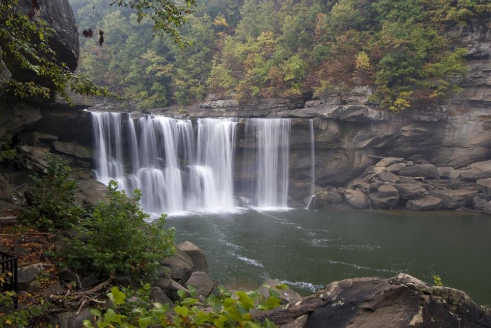 See the moonbow and hike riverside trails during spring.