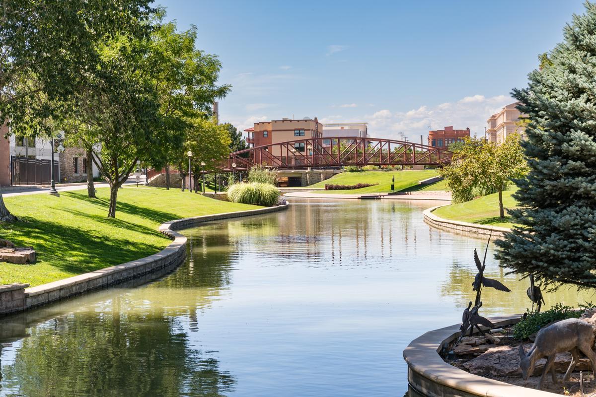 Pueblo, Colorado: Riverwalk Glow and Red Chile Air