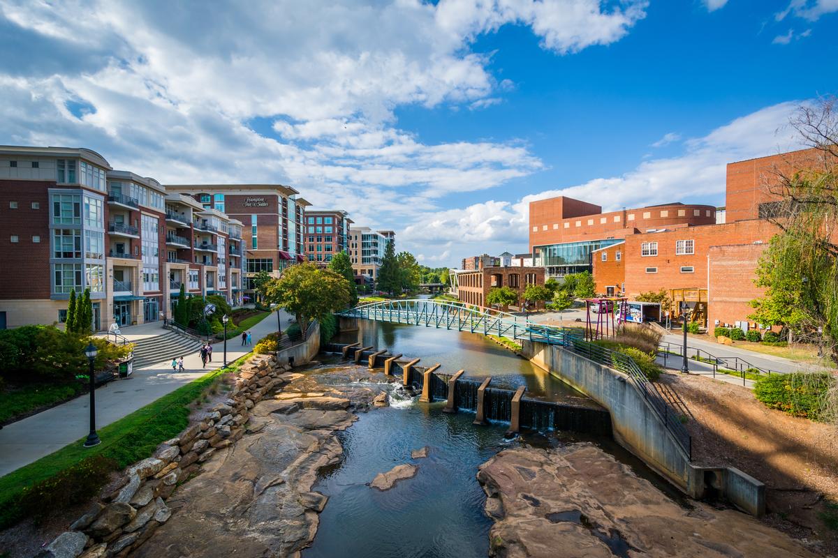 Walk along the riverfront and explore local eats during an exciting weekend getaway.