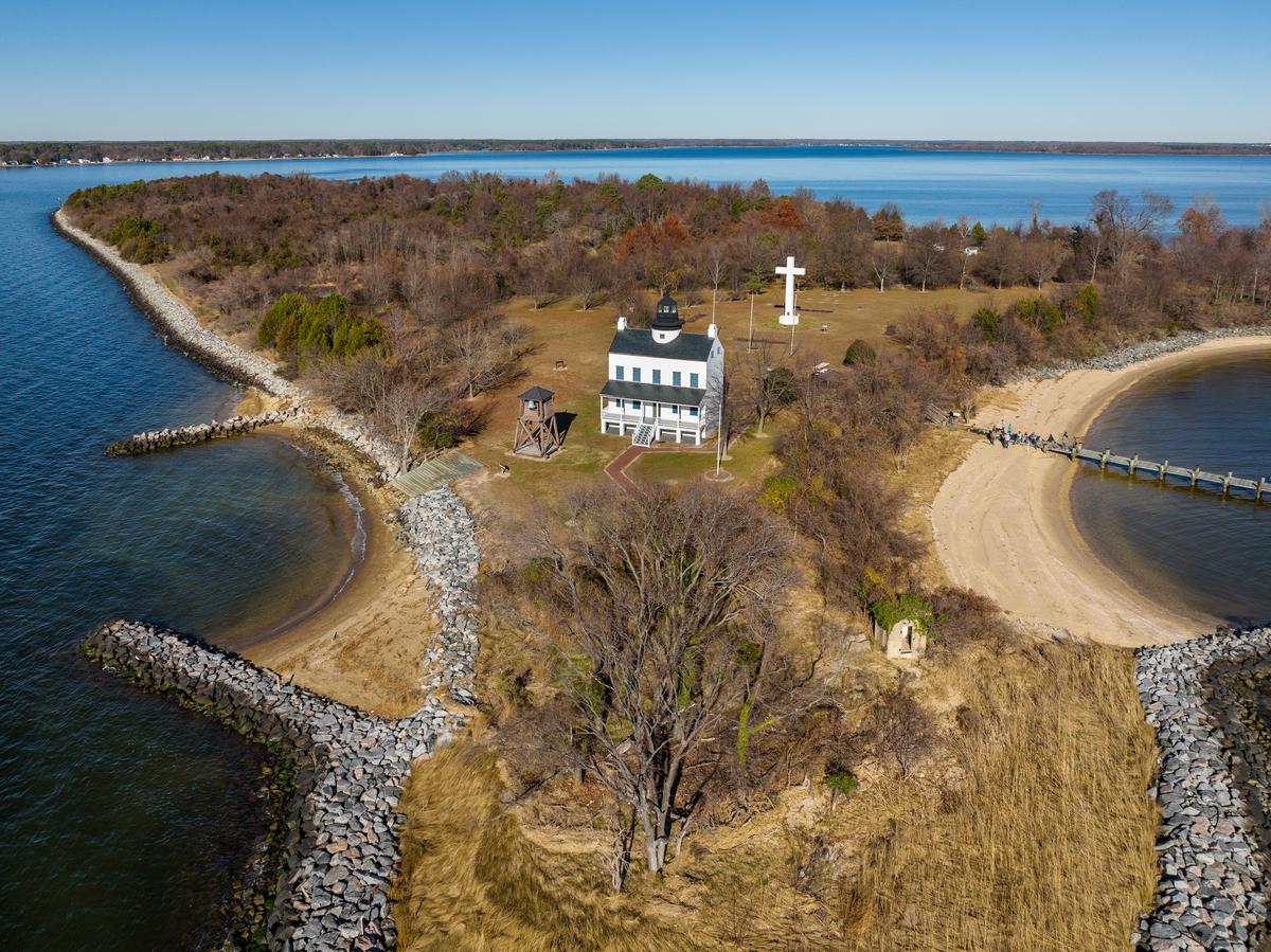 Explore historic landmarks, enjoy scenic views along the Potomac River.