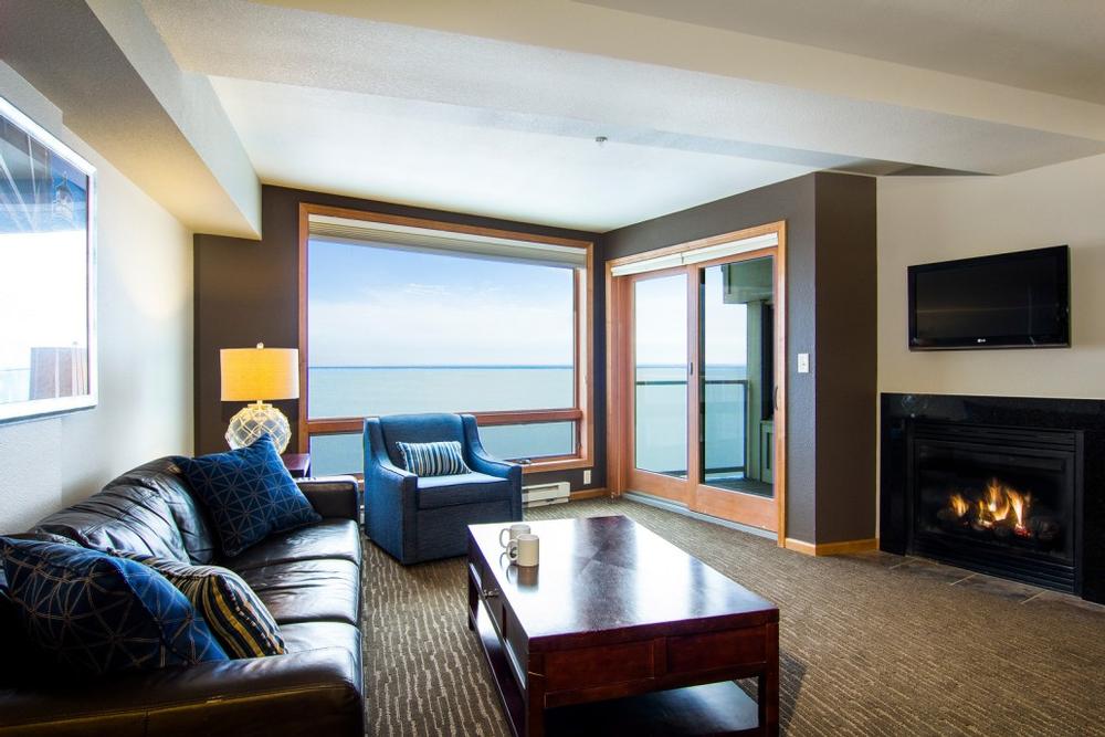 Admire Lake Superior and enjoy spacious suites on an easy couples getaway.