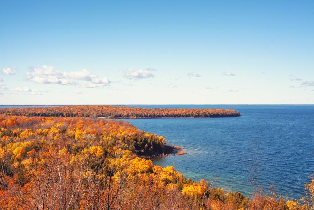 Visit charming coastal villages and admire breathtaking lake views on a weekend trip.