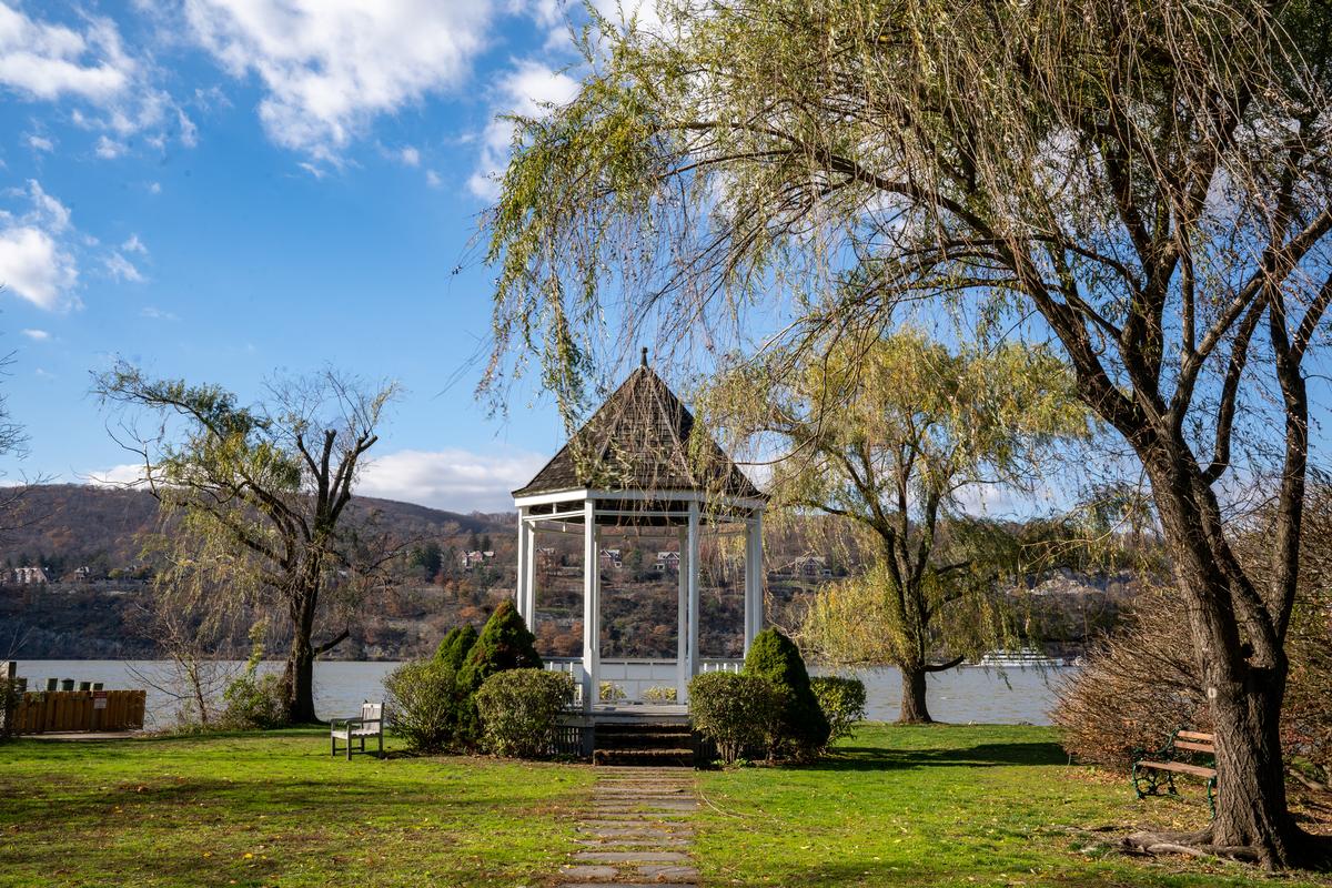 Garrison's Hudson Stillness & Stone-Walled Paths