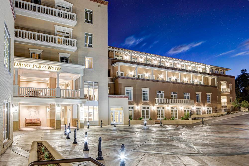 Stay downtown and enjoy easy access to Santa Fe's best attractions.