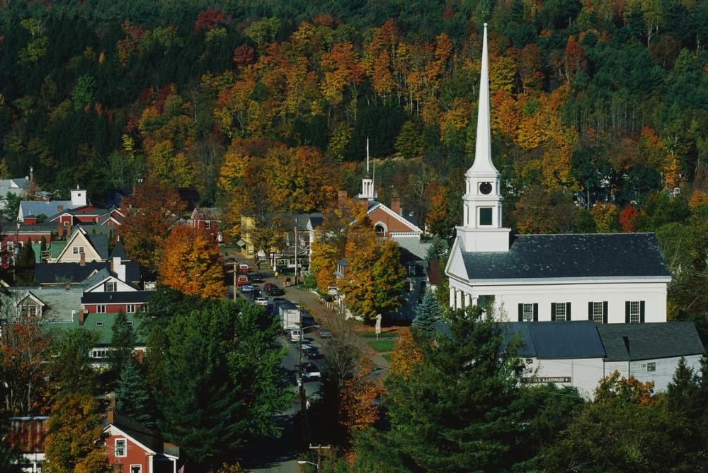 Drive on winding roads and see colorful foliage on a stunning fall foliage tour.