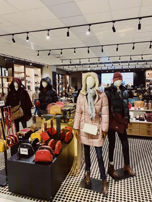 Find Fashion and Fun Fast: Hit Dolphin Mall for Nonstop Shopping Adventures