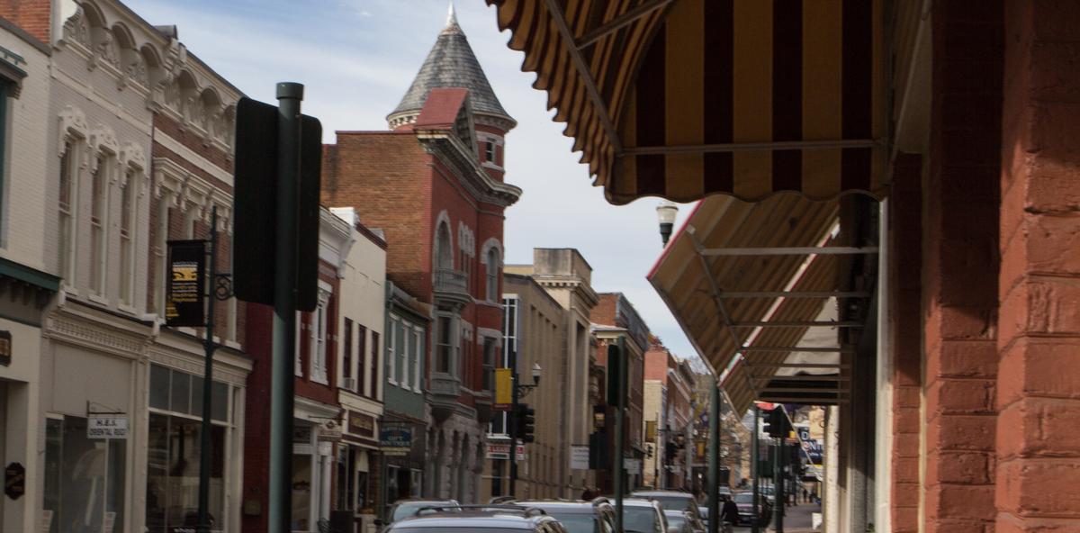 Catch live Shakespeare and enjoy cozy restaurants on a charming weekend trip.