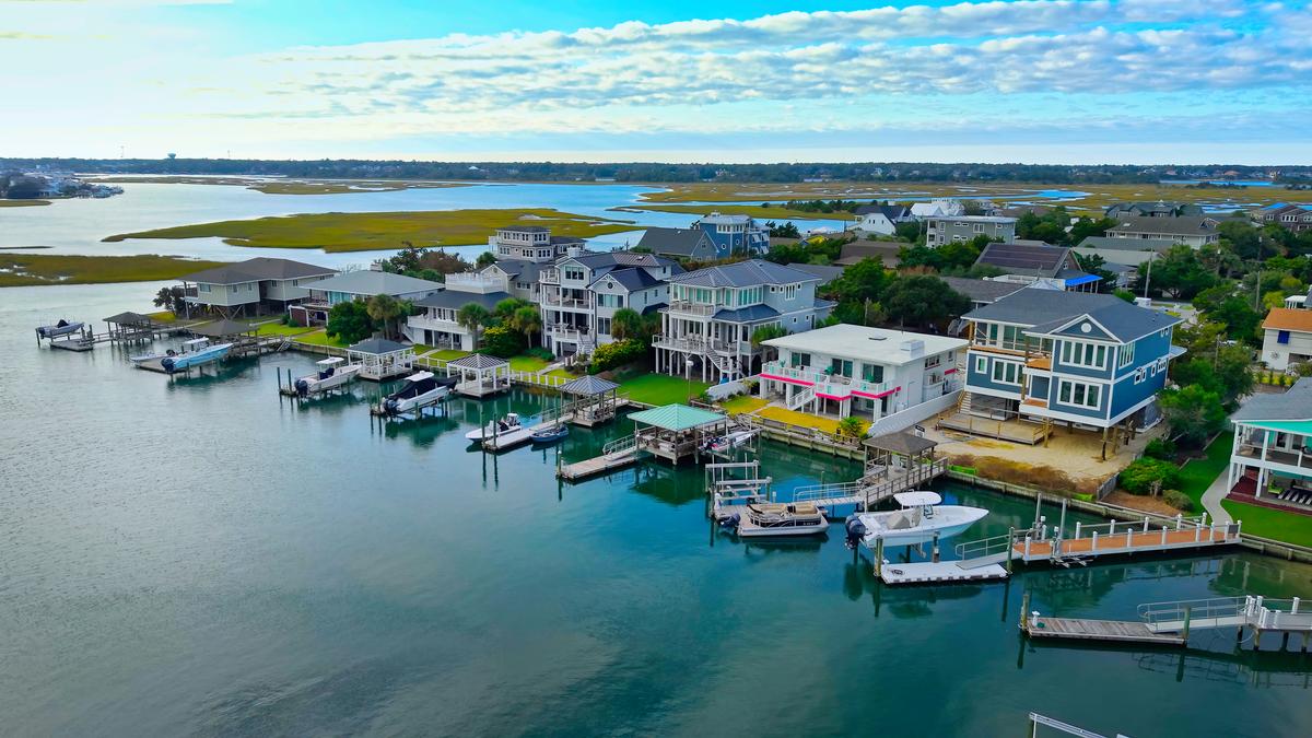 Wilmington, North Carolina: River Light and Boardwalk Breezes