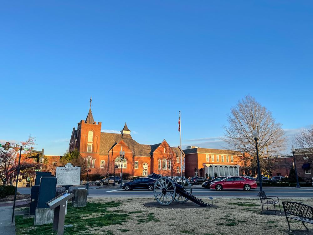 Stroll charming streets and see Civil War sites on a romantic fall getaway.