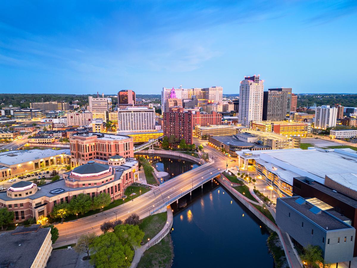 Stroll downtown paths and discover local sights on a quick retirement getaway.