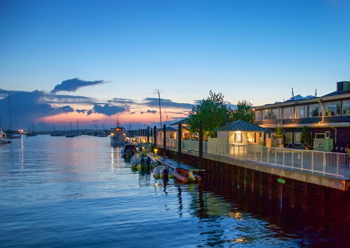 Admire coastal mansions and walk cliffside paths on a romantic weekend getaway.