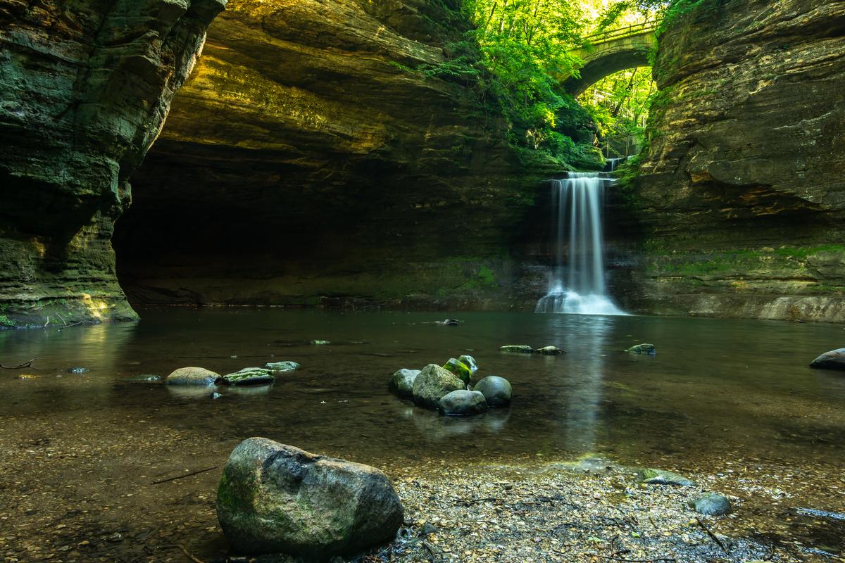 Cascade Falls on a Summer morning in Matthiessen State Park